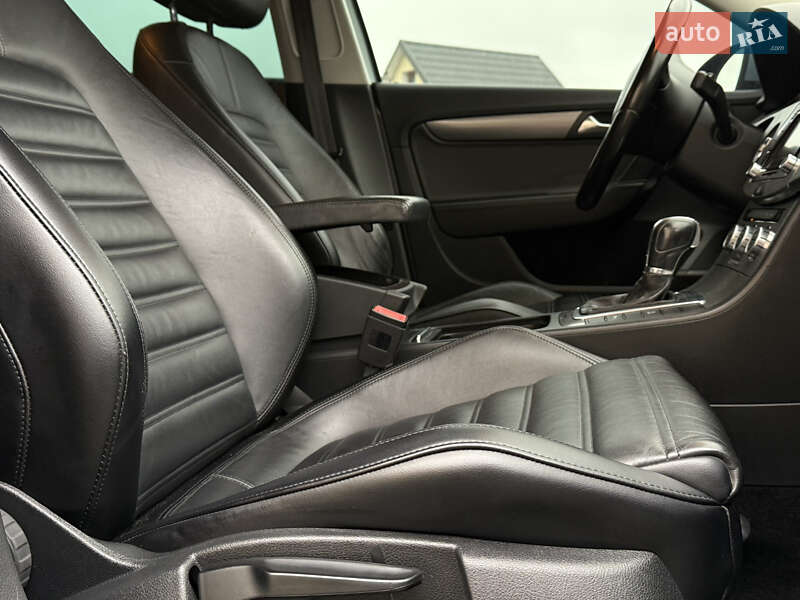 Универсал Volkswagen Passat 2012 в Дрогобыче