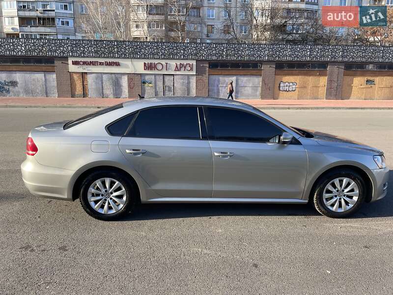Седан Volkswagen Passat 2013 в Харькове