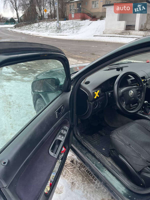 Седан Volkswagen Passat 1997 в Обухове