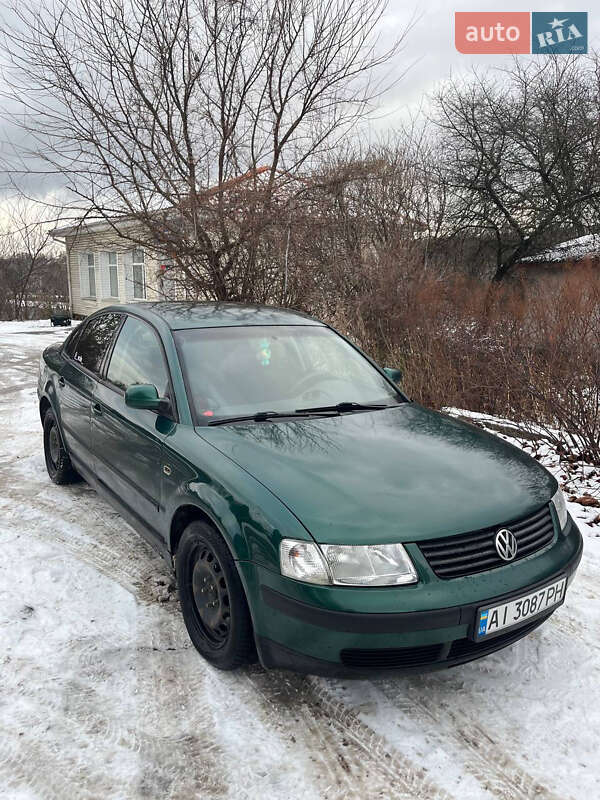 Седан Volkswagen Passat 1997 в Обухове