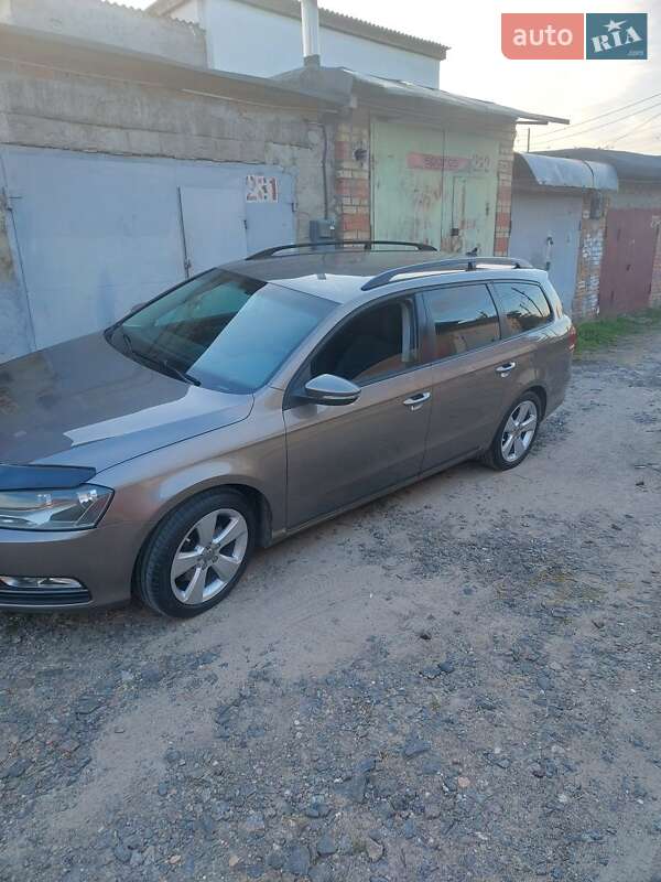 Универсал Volkswagen Passat 2011 в Хмельницком