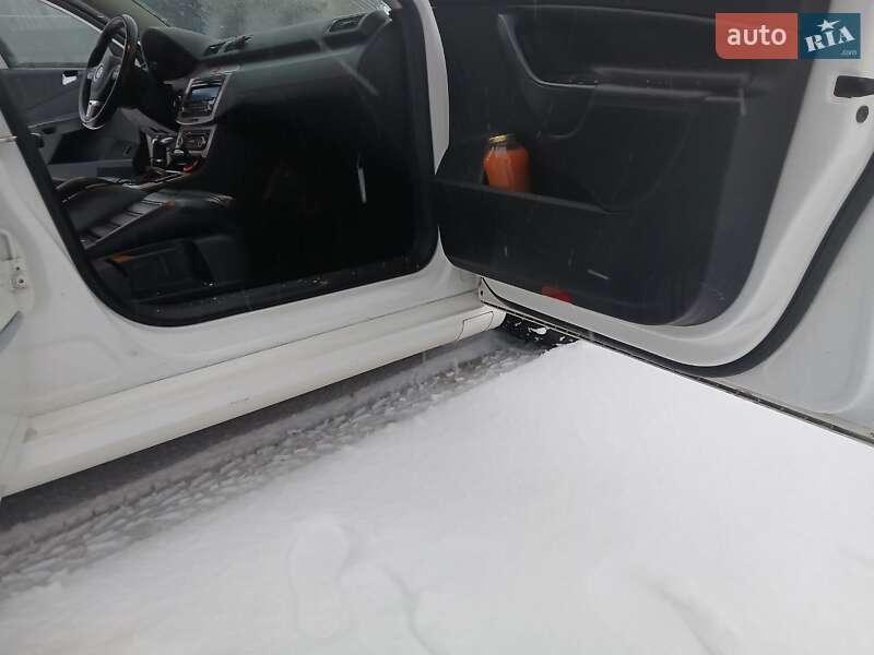 Універсал Volkswagen Passat 2010 в Львові