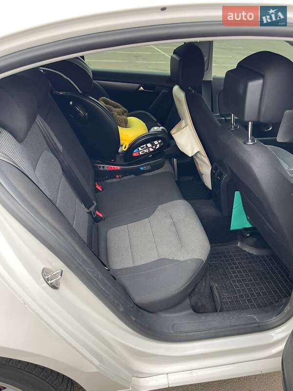 Седан Volkswagen Passat 2012 в Одессе фото 13 Седан Volkswagen Passat 2012 в Одессе