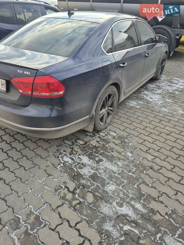 Седан Volkswagen Passat 2014 в Ужгороді