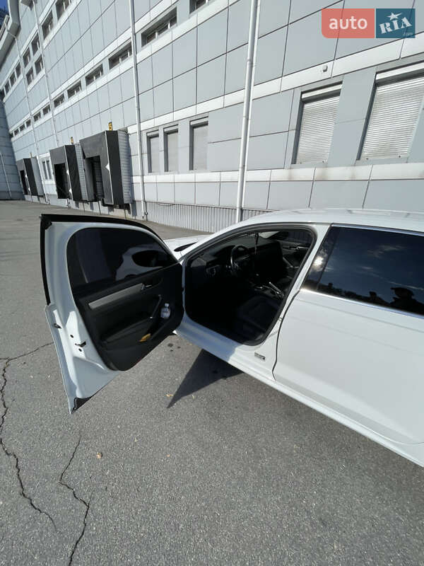 Седан Volkswagen Passat 2019 в Дніпрі