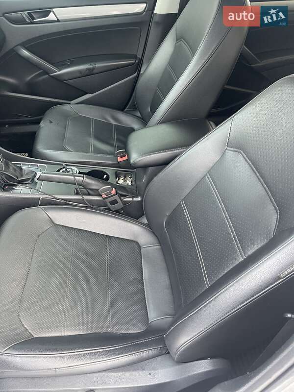 Седан Volkswagen Passat 2014 в Киеве
