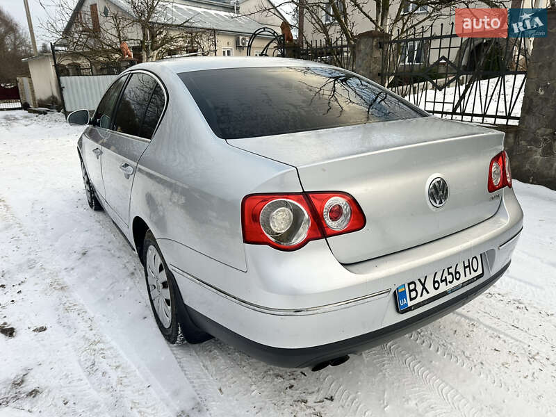 Седан Volkswagen Passat 2006 в Волочиську