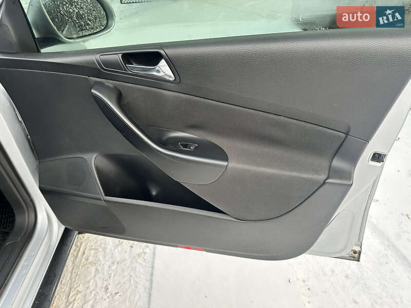 Седан Volkswagen Passat 2006 в Волочиську