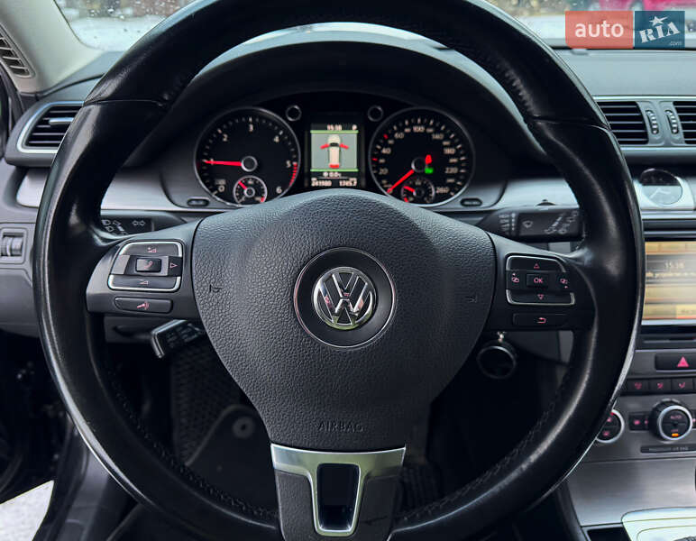 Універсал Volkswagen Passat 2013 в Дрогобичі