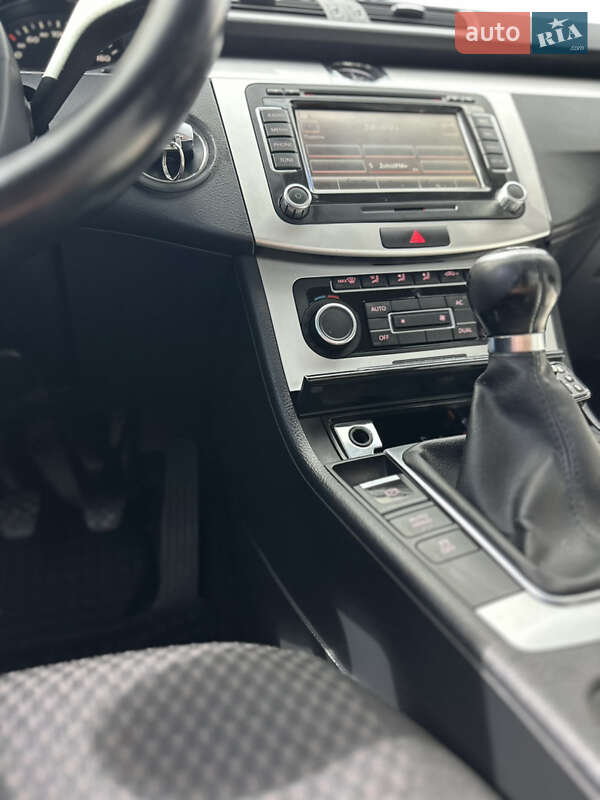 Седан Volkswagen Passat 2011 в Межгорье