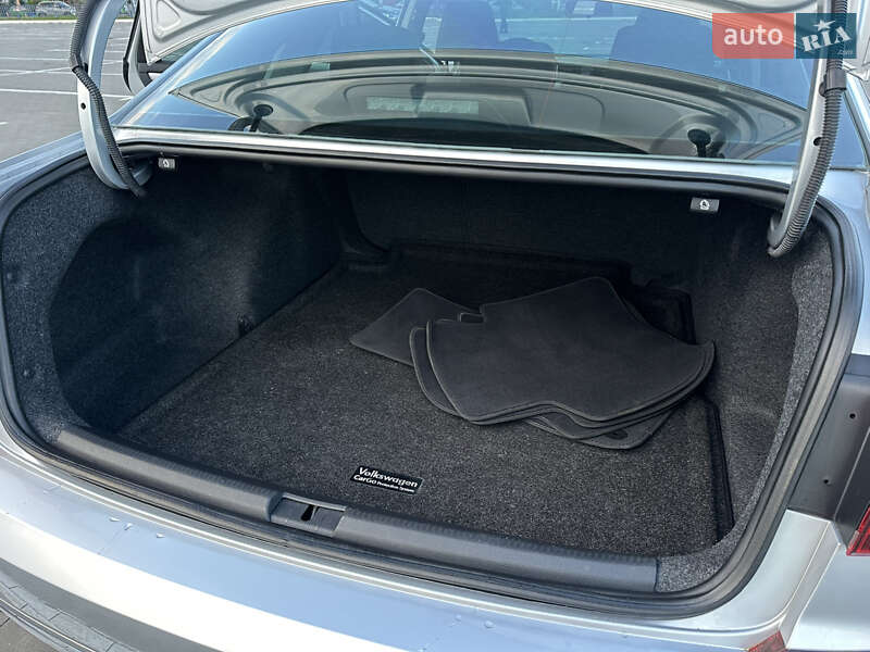 Седан Volkswagen Passat 2018 в Одессе