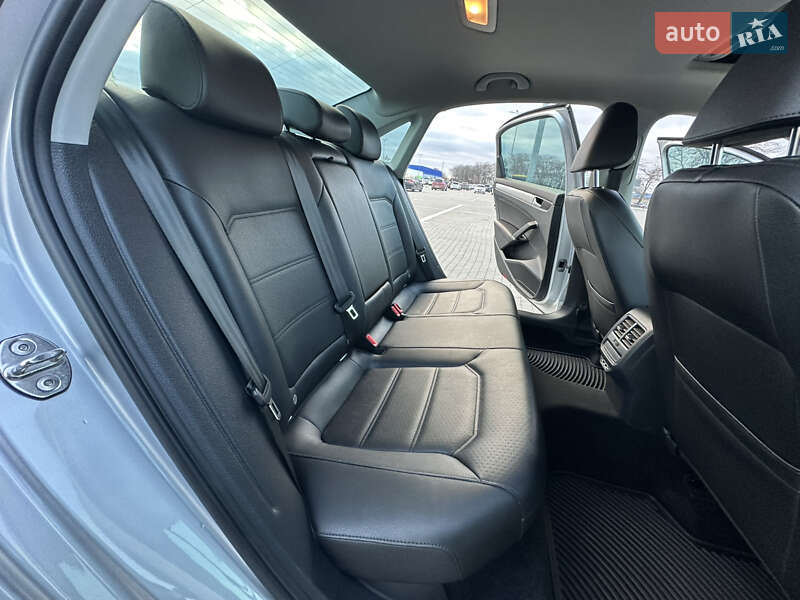 Седан Volkswagen Passat 2018 в Одессе