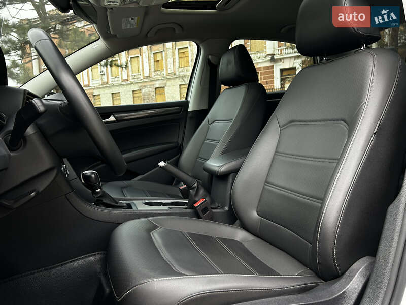 Седан Volkswagen Passat 2021 в Николаеве