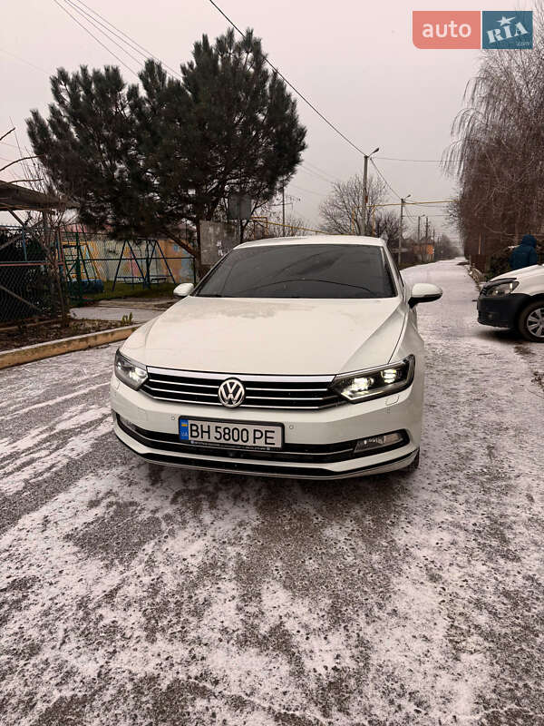 Седан Volkswagen Passat 2016 в Одессе