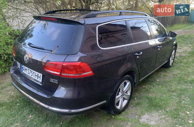 Універсал Volkswagen Passat 2011 в Житомирі