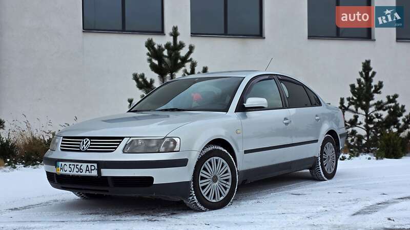 Седан Volkswagen Passat 1997 в Луцке