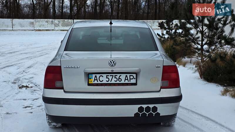 Седан Volkswagen Passat 1997 в Луцке
