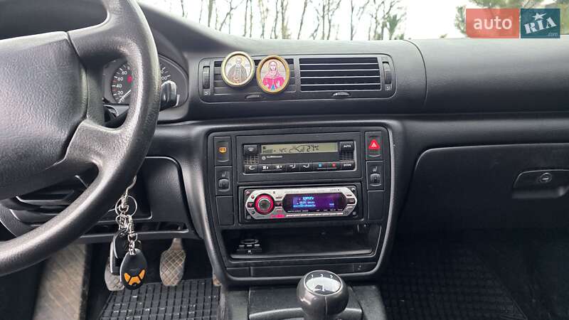 Седан Volkswagen Passat 1997 в Луцке