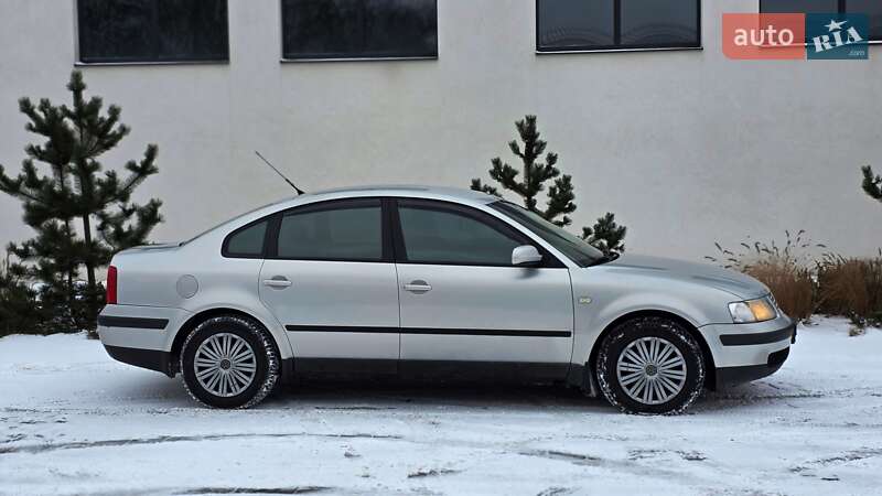 Седан Volkswagen Passat 1997 в Луцке