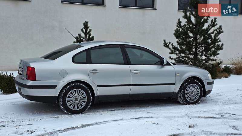 Седан Volkswagen Passat 1997 в Луцке