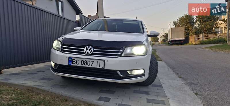 Седан Volkswagen Passat 2012 в Львові
