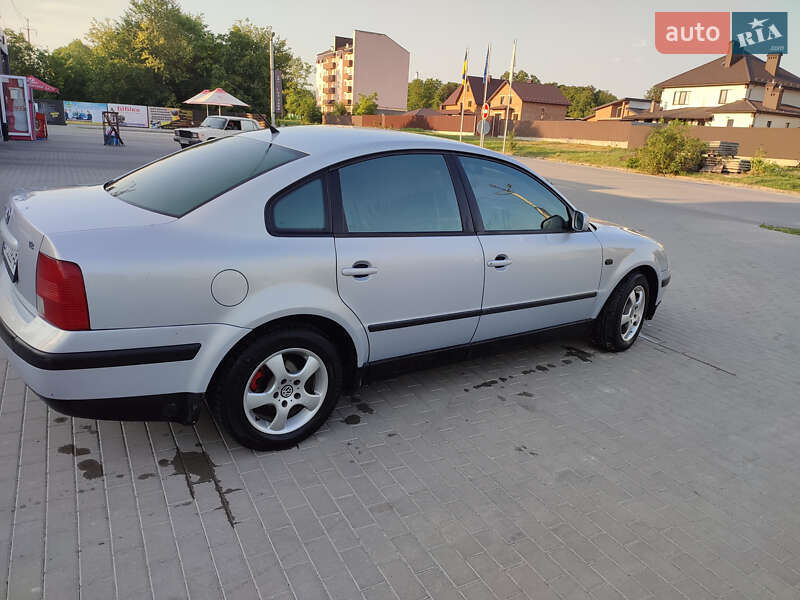 Седан Volkswagen Passat 1998 в Каменец-Подольском