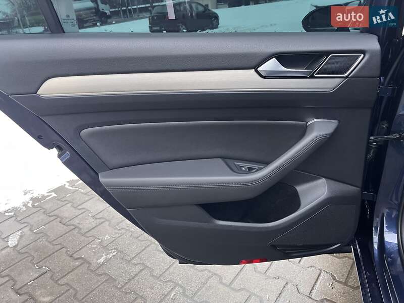 Універсал Volkswagen Passat 2017 в Житомирі