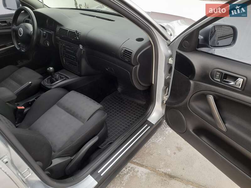 Седан Volkswagen Passat 2002 в Тульчине