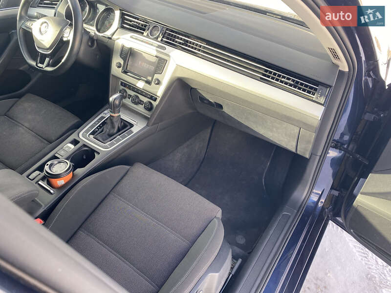 Универсал Volkswagen Passat 2015 в Нововолынске