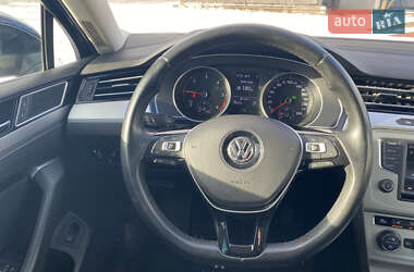 Универсал Volkswagen Passat 2015 в Нововолынске