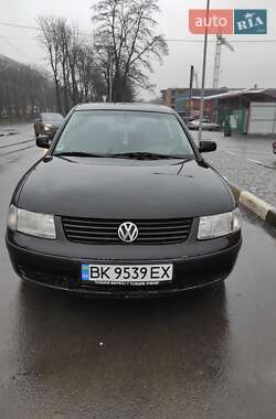 Седан Volkswagen Passat 1998 в Ровно