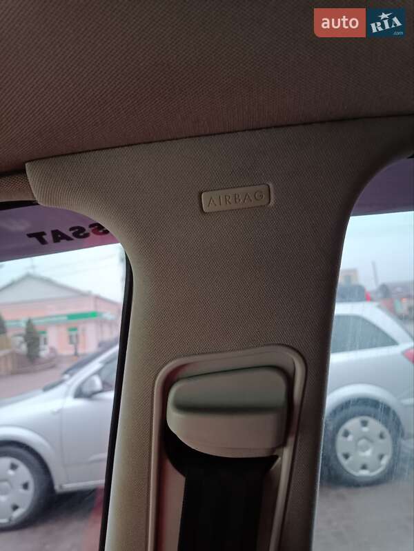 Універсал Volkswagen Passat 2001 в Путивлі