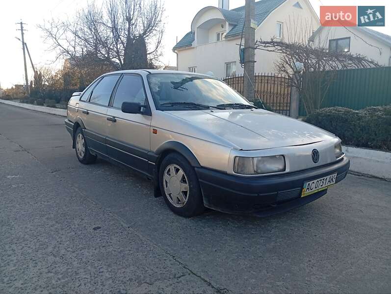 Седан Volkswagen Passat 1991 в Вараше
