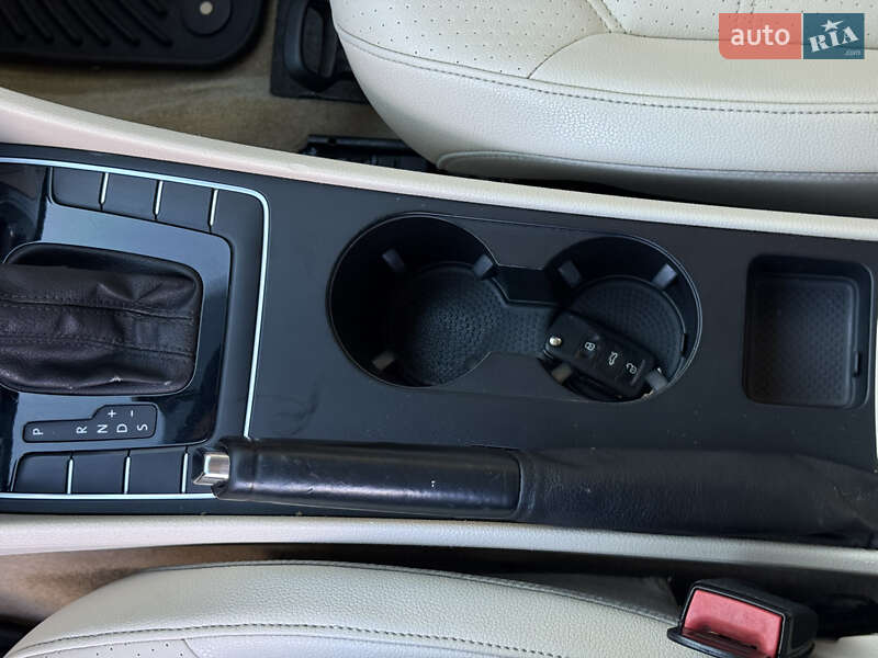 Седан Volkswagen Passat 2015 в Днепре