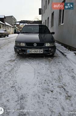 Седан Volkswagen Passat 1995 в Чорткове