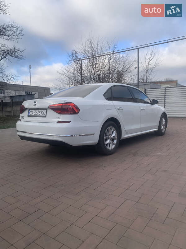 Седан Volkswagen Passat 2017 в Черкассах