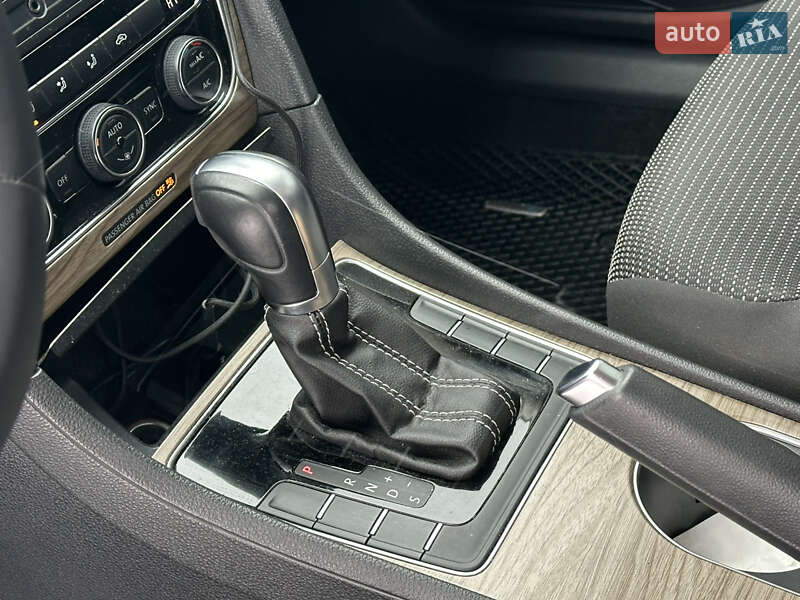 Седан Volkswagen Passat 2015 в Софиевской Борщаговке фото 21 Седан Volkswagen Passat 2015 в Софиевской Борщаговке