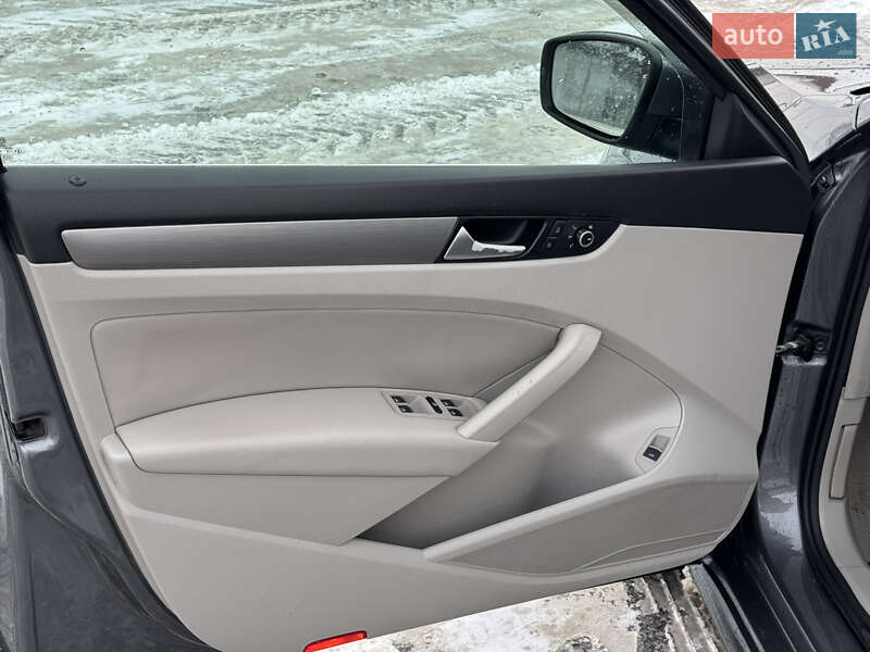 Седан Volkswagen Passat 2014 в Киеве