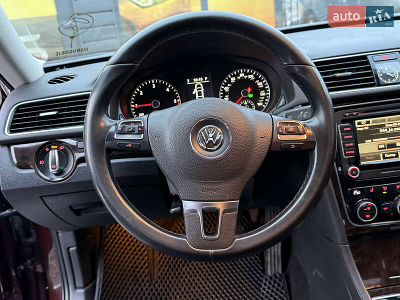 Седан Volkswagen Passat 2014 в Стрые