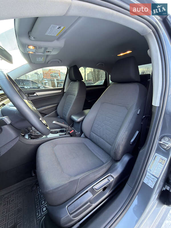 Седан Volkswagen Passat 2020 в Ивано-Франковске