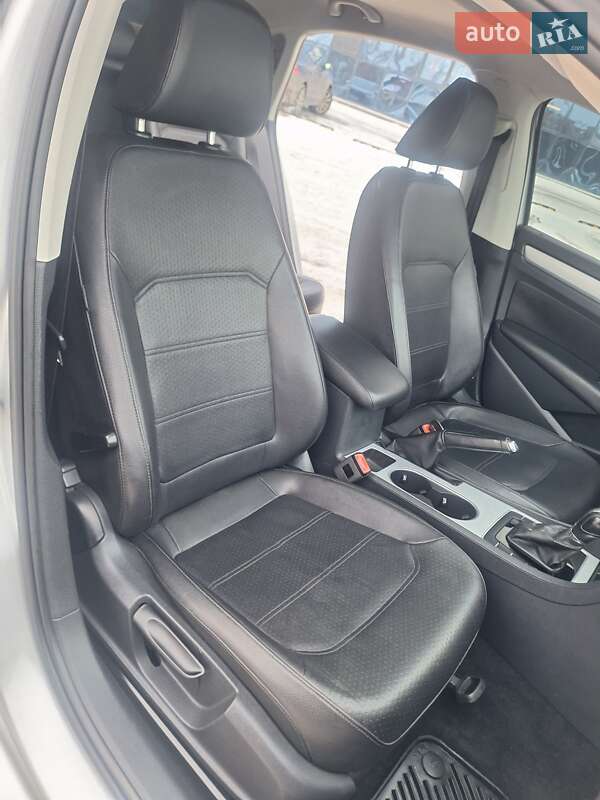 Седан Volkswagen Passat 2013 в Києві фото 28 Седан Volkswagen Passat 2013 в Києві