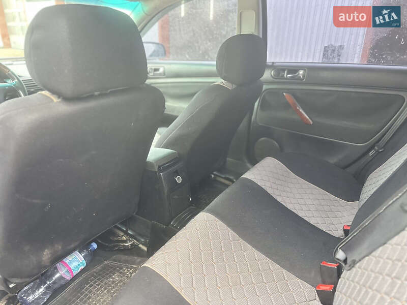 Седан Volkswagen Passat 2002 в Березному