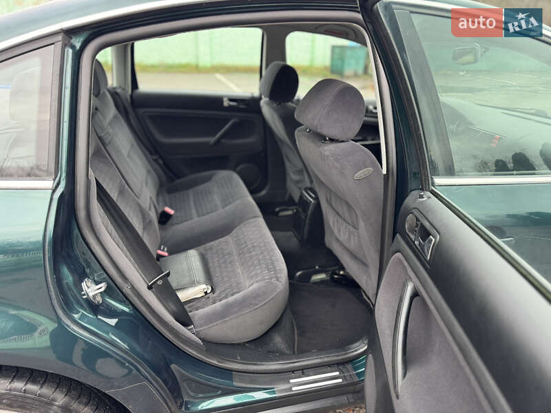 Седан Volkswagen Passat 2001 в Дубно