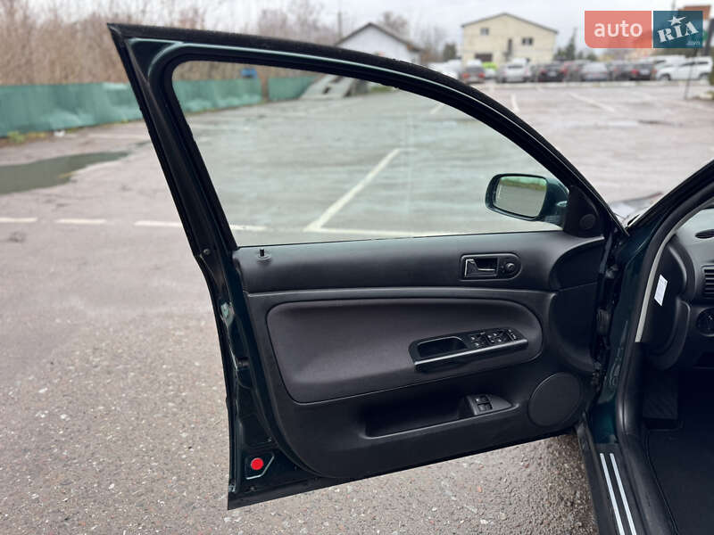 Седан Volkswagen Passat 2001 в Дубно