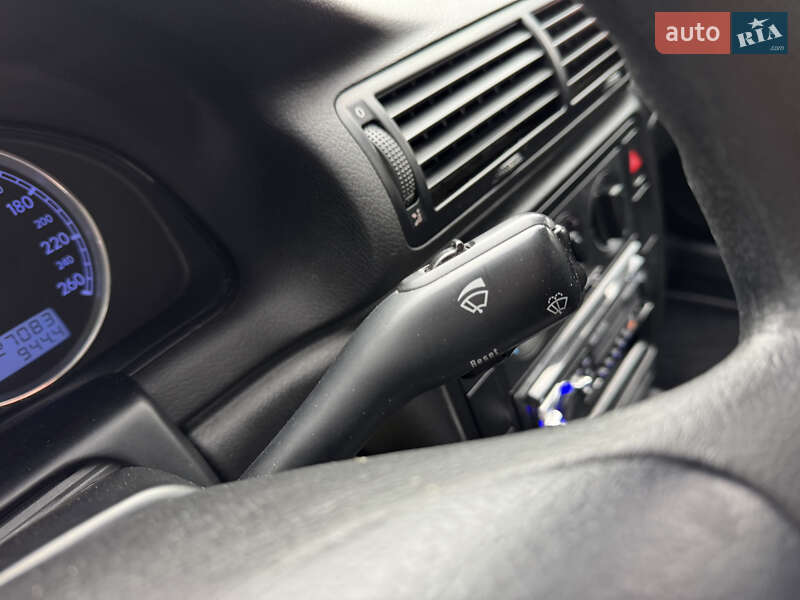 Седан Volkswagen Passat 2001 в Дубно