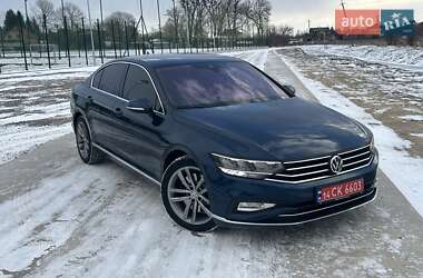 Седан Volkswagen Passat 2020 в Львові