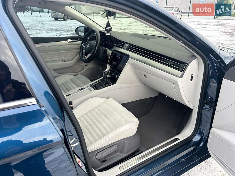 Седан Volkswagen Passat 2020 в Львові