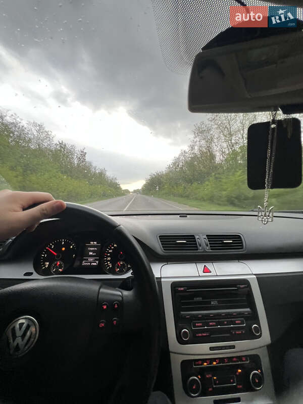 Седан Volkswagen Passat 2005 в Черновцах