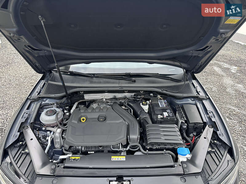 Седан Volkswagen Passat 2020 в Ужгороді