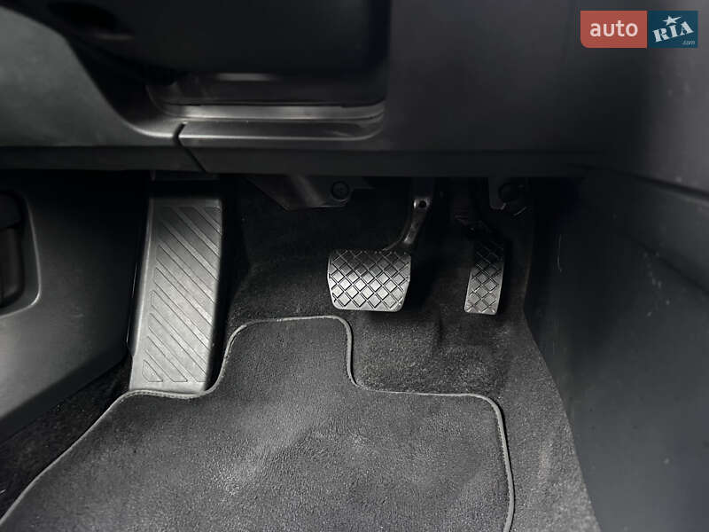 Седан Volkswagen Passat 2020 в Ужгороді